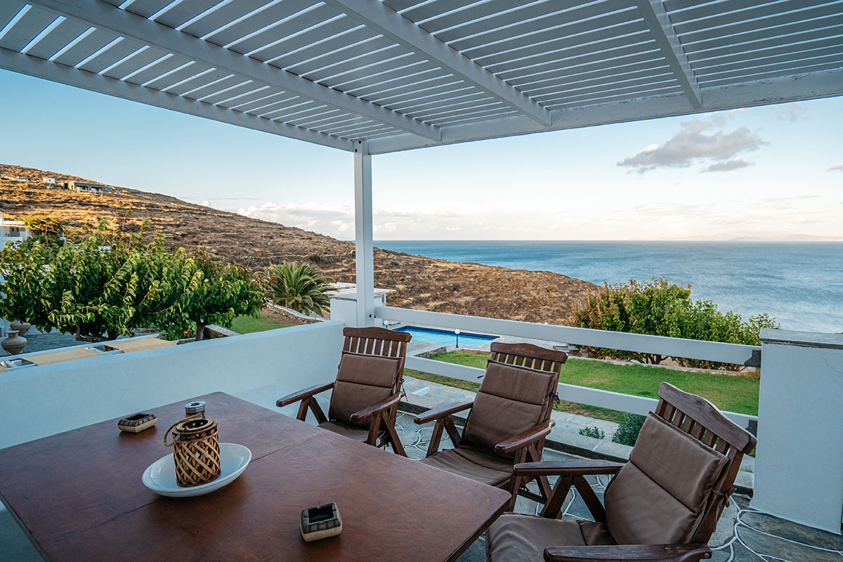 Veranda with sea view