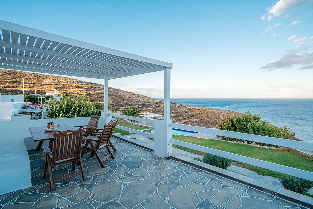 Veranda with sea view