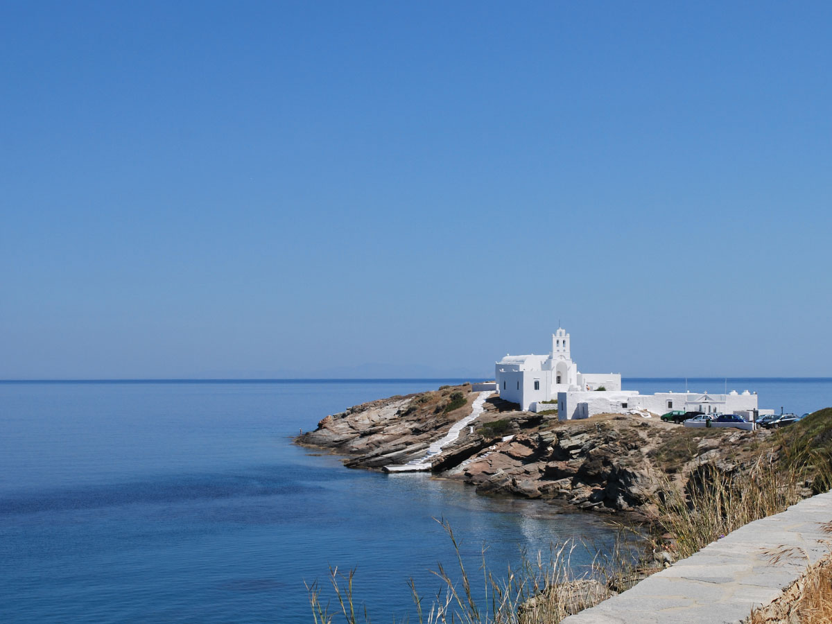 L'église de Chrysopigi à Sifnos